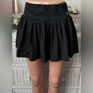 Wilson Sportswear tennis skort pleated in black color Size Medium